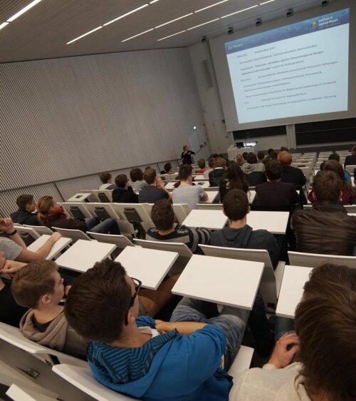 Studierenden bei einer Physik-Vorlesung