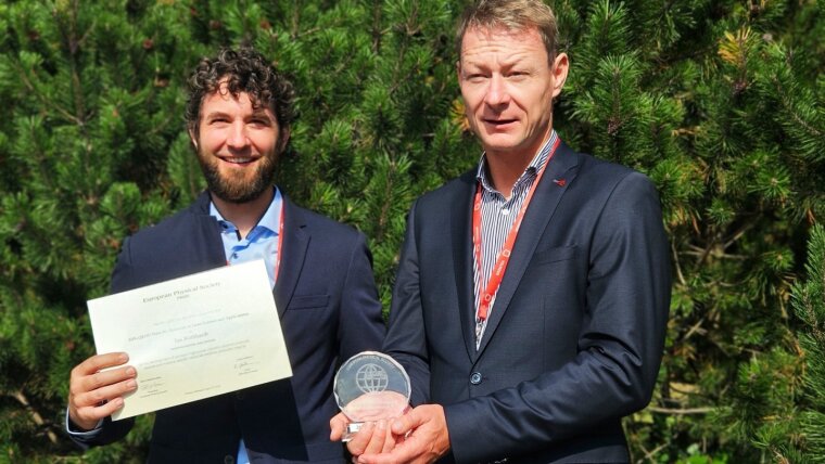 PD Dr. Jan Rothhardt und Prof. Jens Limpert mit der EPS-QEOD Auszeichnung der Division of Quantum Electronics and Optics der European Physical Society (EPS). Preis der