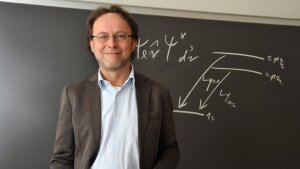 Prof. Stöhlker - AG Atomphysik hochgeladener Teilchen
